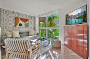 Treetop Retreat! Cozy 2 Bedroom In Heart Of Grove